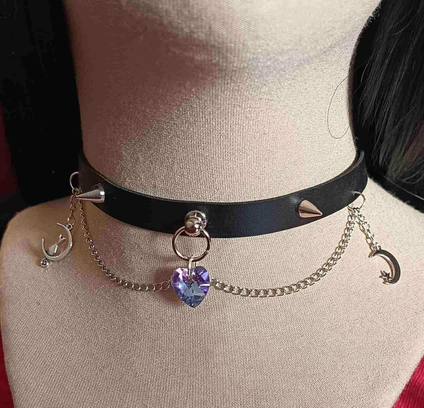 Gotycki choker z kryształowym sercem