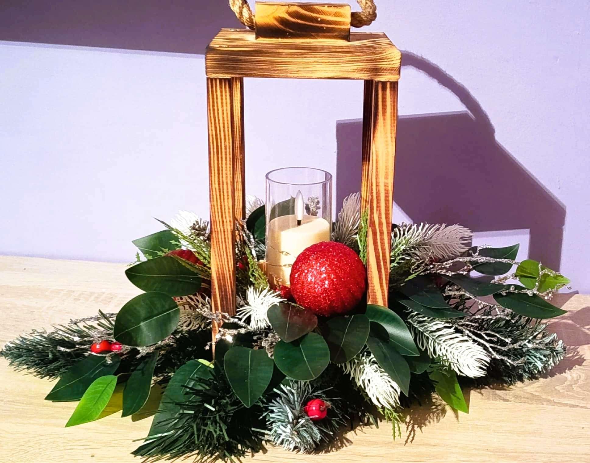 Świąteczna latarnia ze światełkiem