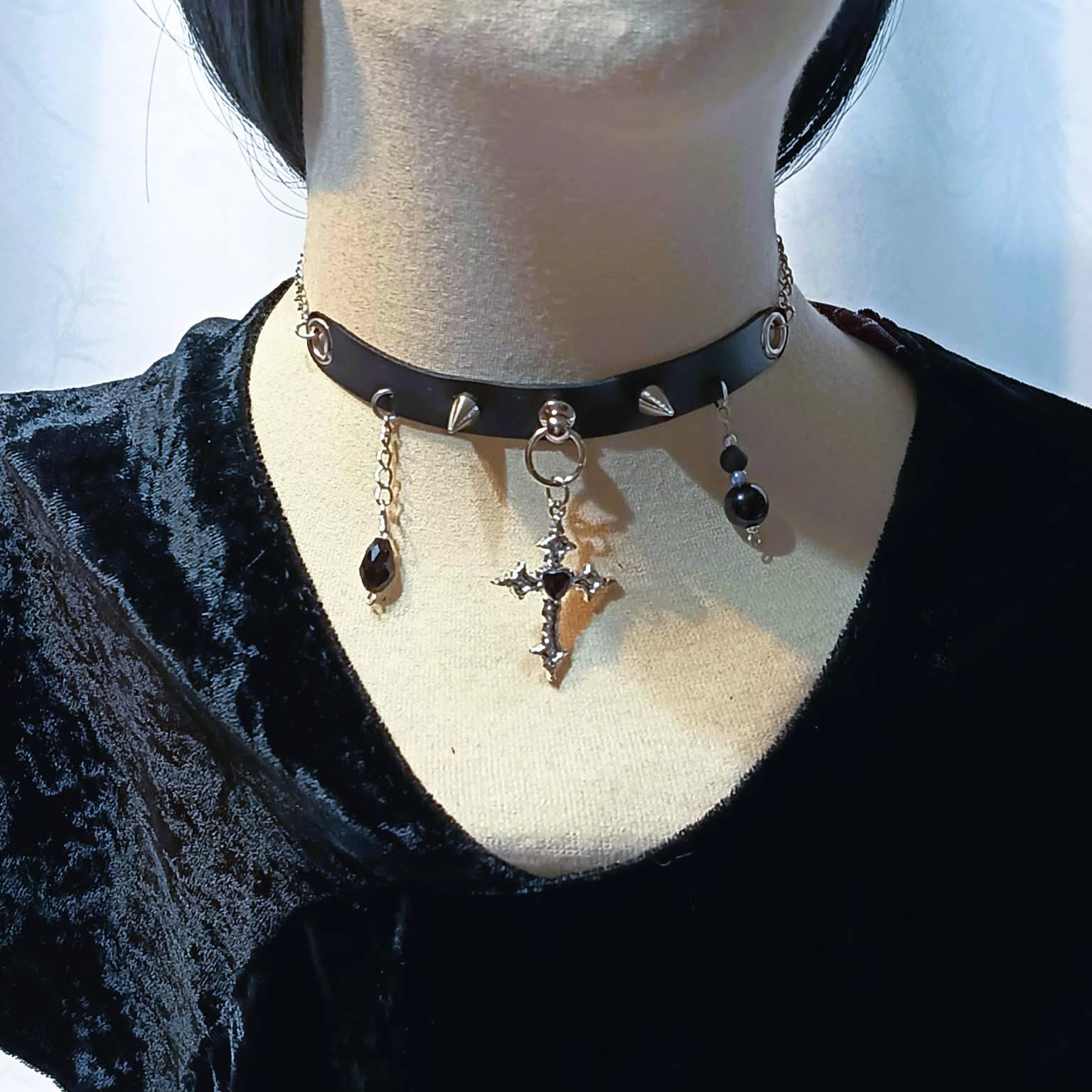Choker w tylu gotycki z krzyżem / Gothic-style choker with a cross #0032 0