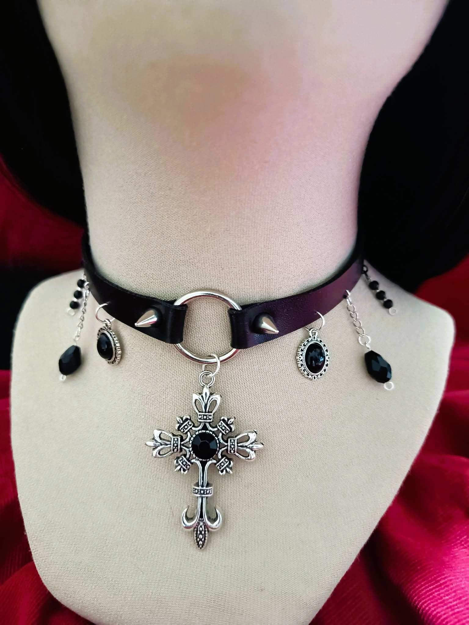 Choker w stylu gotyckim z dużym krzyżem  #0027