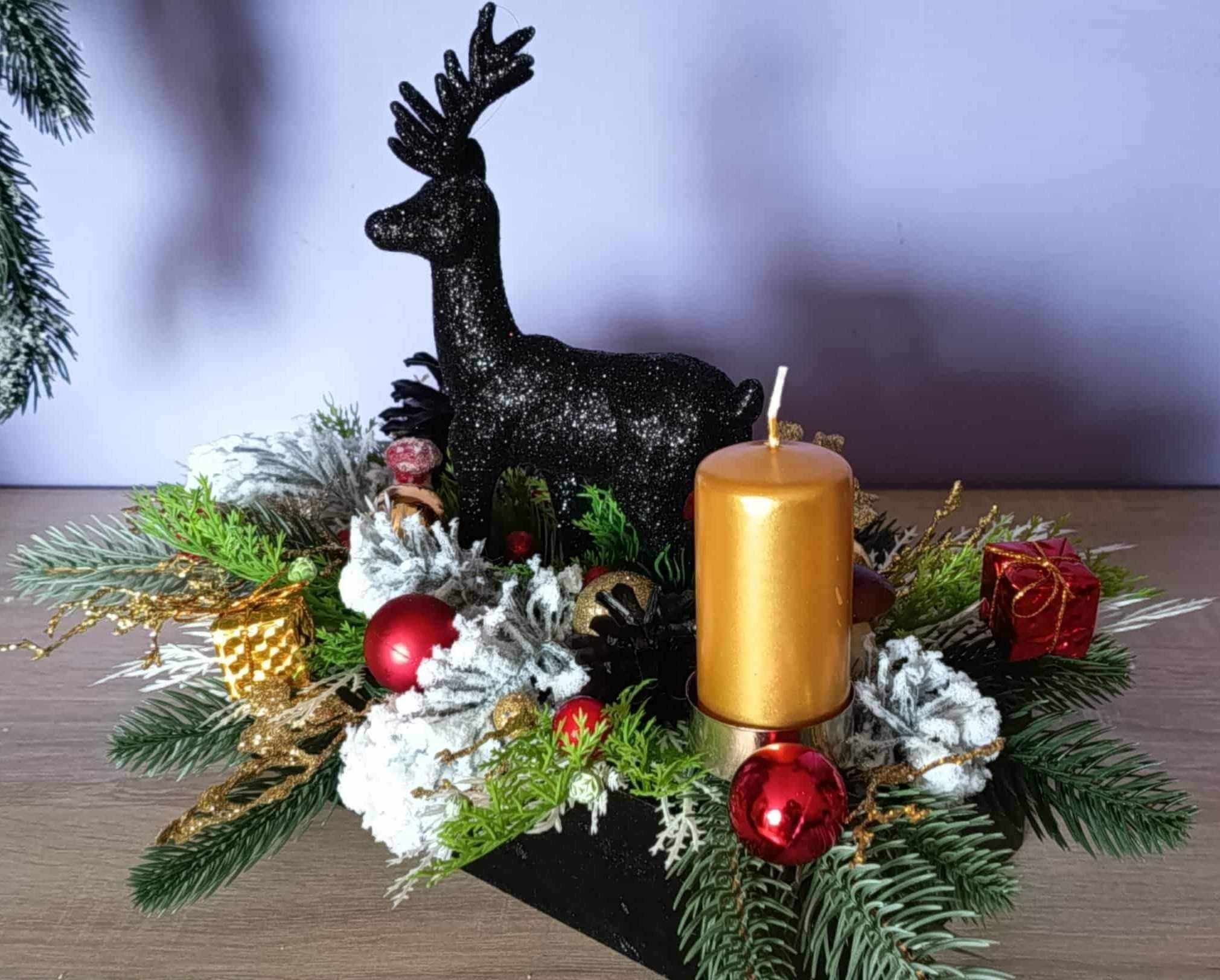 Świąteczna dekoracja z czarnym reniferem. 2