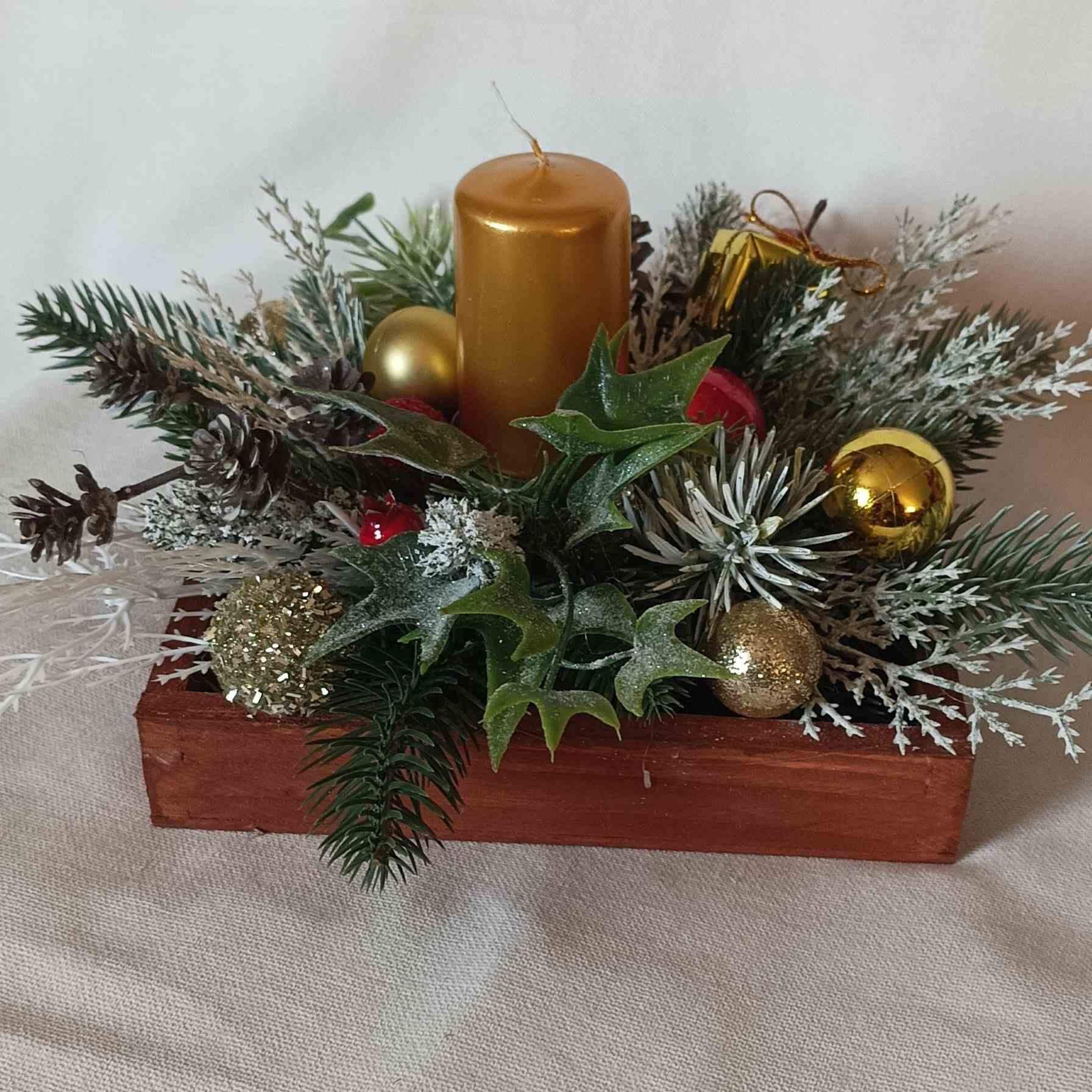 Stroik ze złotą świecą 3