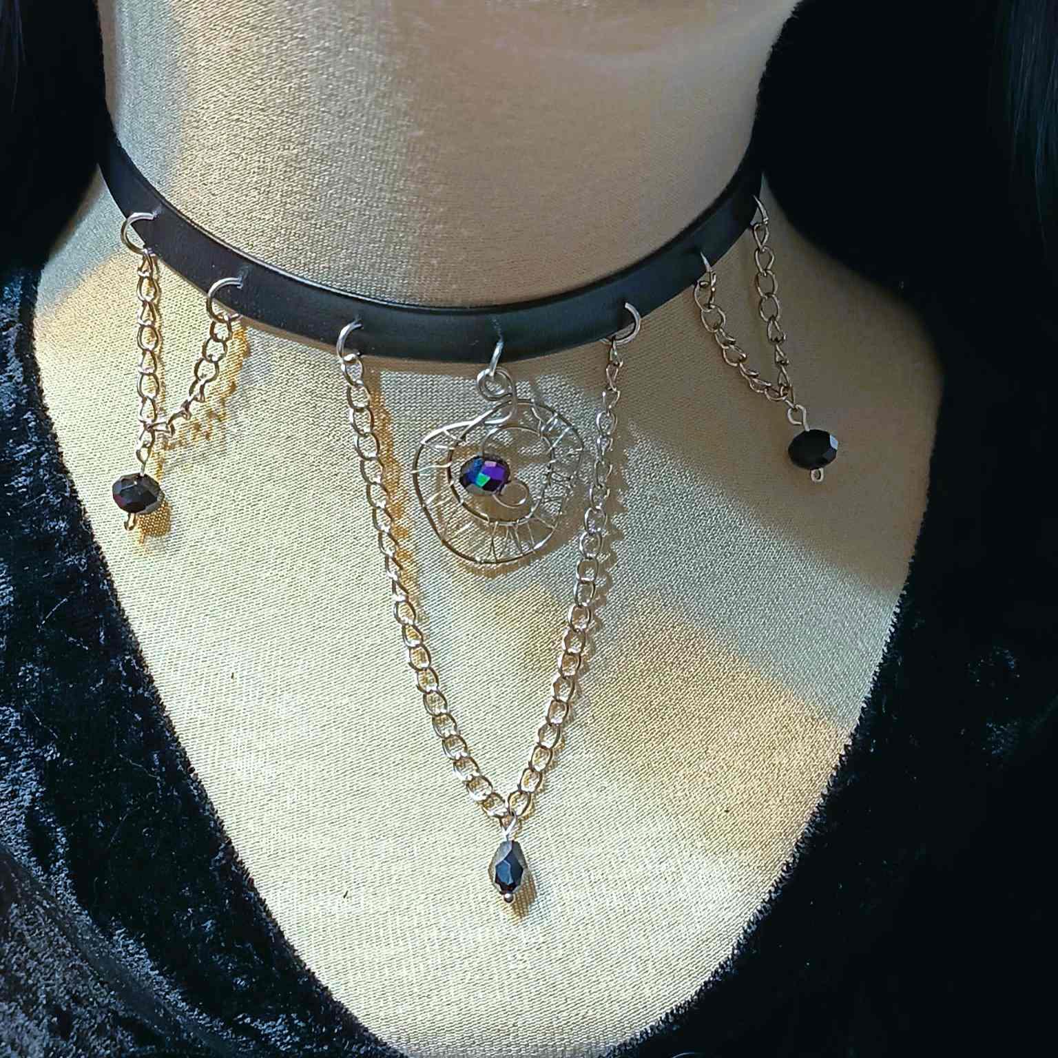 Choker w stylu gotyckim z kryształkami / Gothic-style choker with crystals #0033 2
