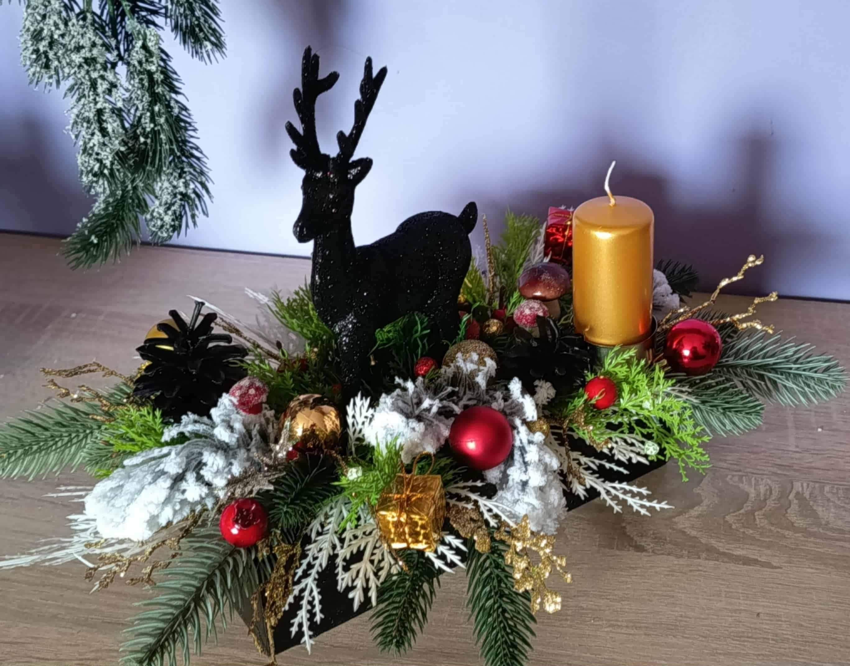 Świąteczna dekoracja z czarnym reniferem. 3