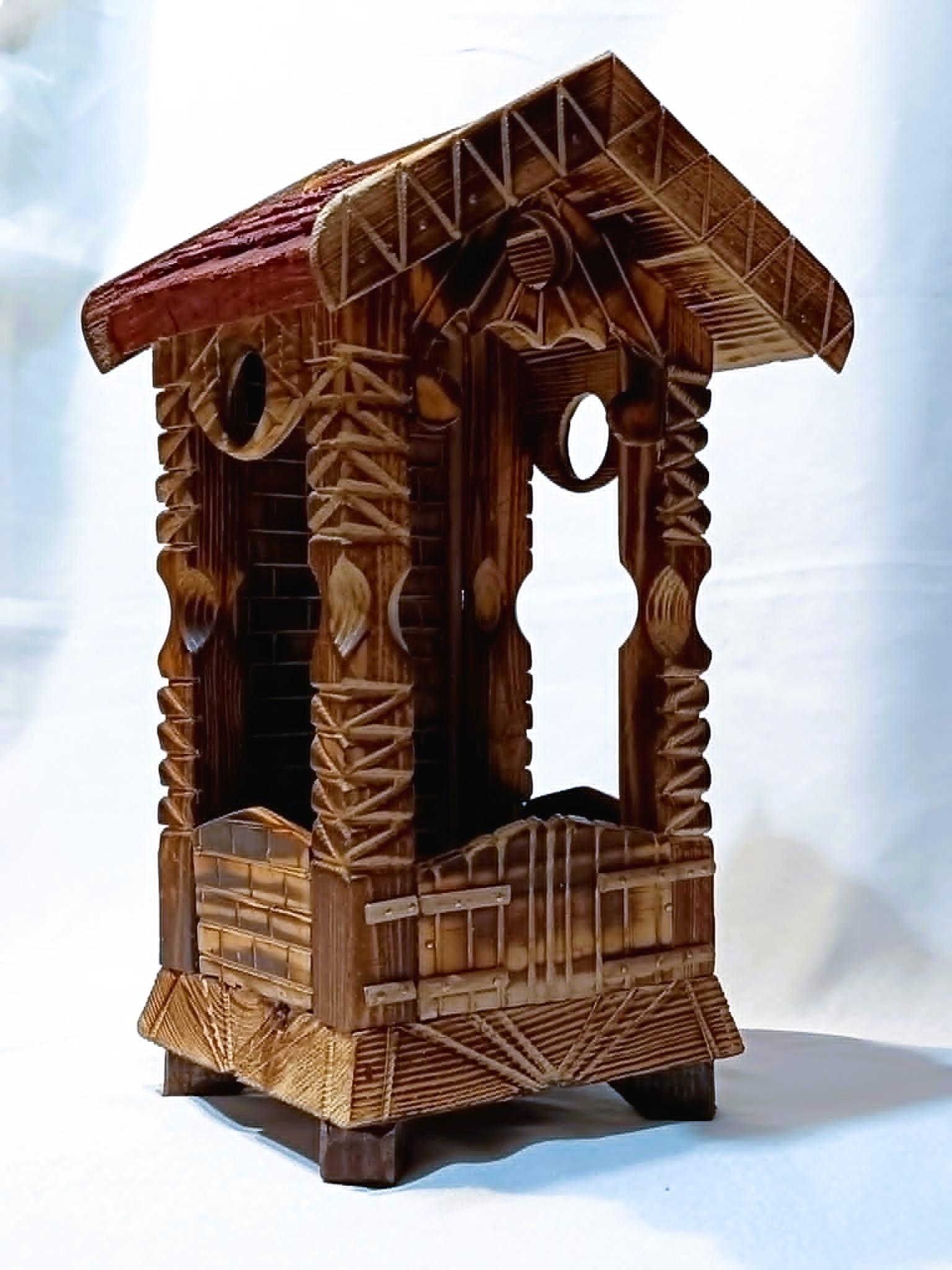 Drewniana, rustykalna kapliczka #2 / Wooden, rustic shrine #2