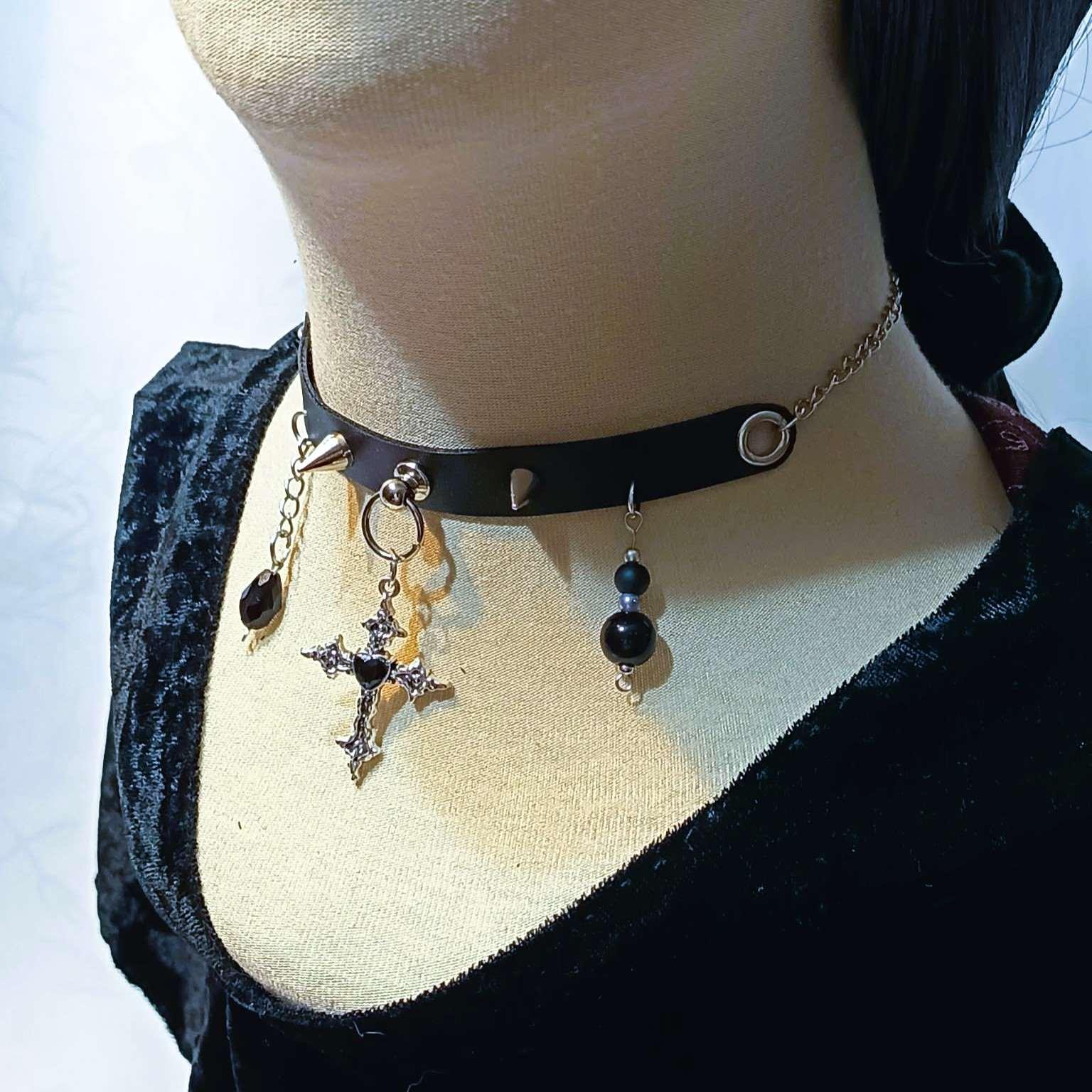 Choker w tylu gotycki z krzyżem / Gothic-style choker with a cross #0032 2