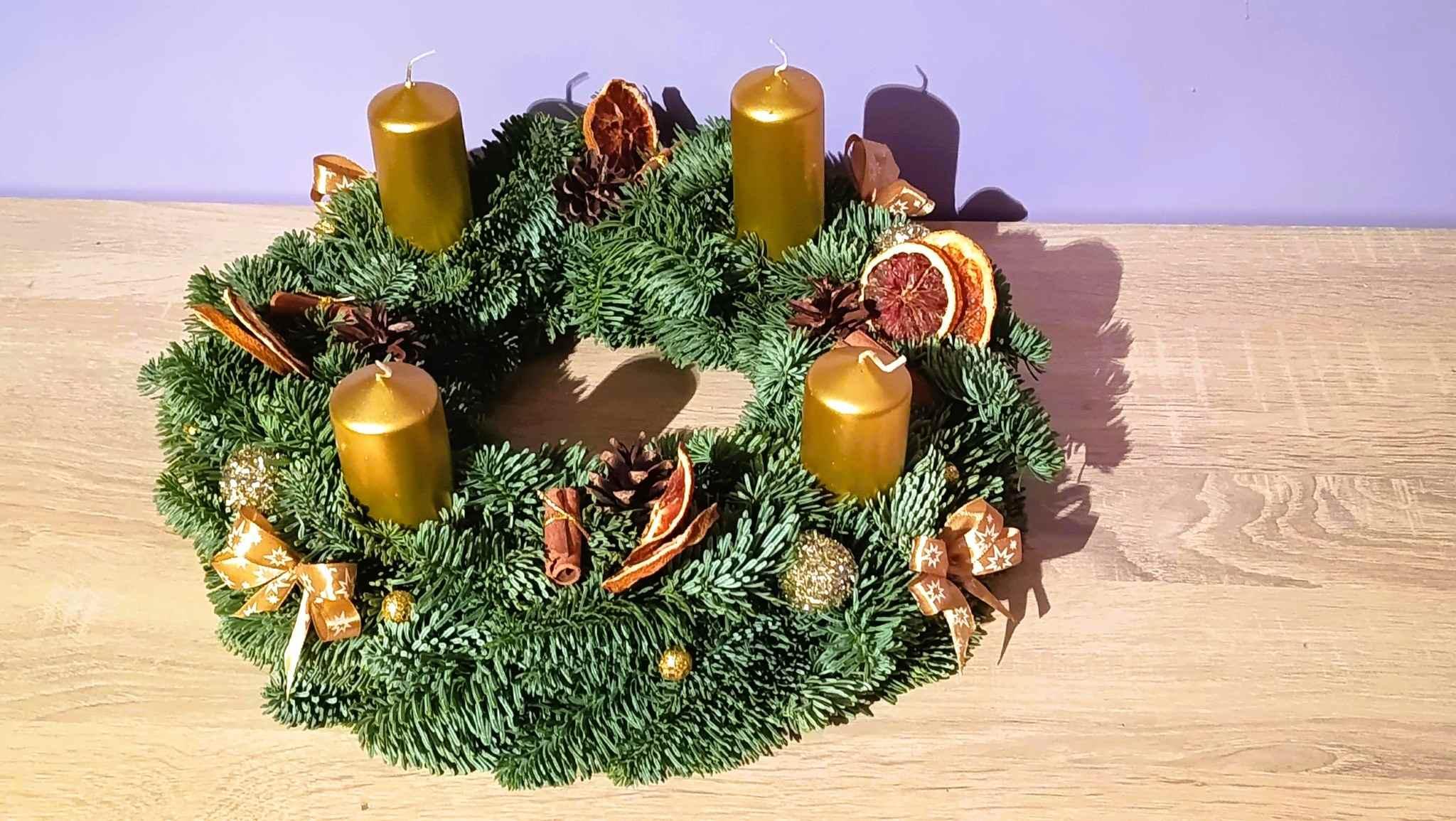 Wianek adwentowy - złoty 5