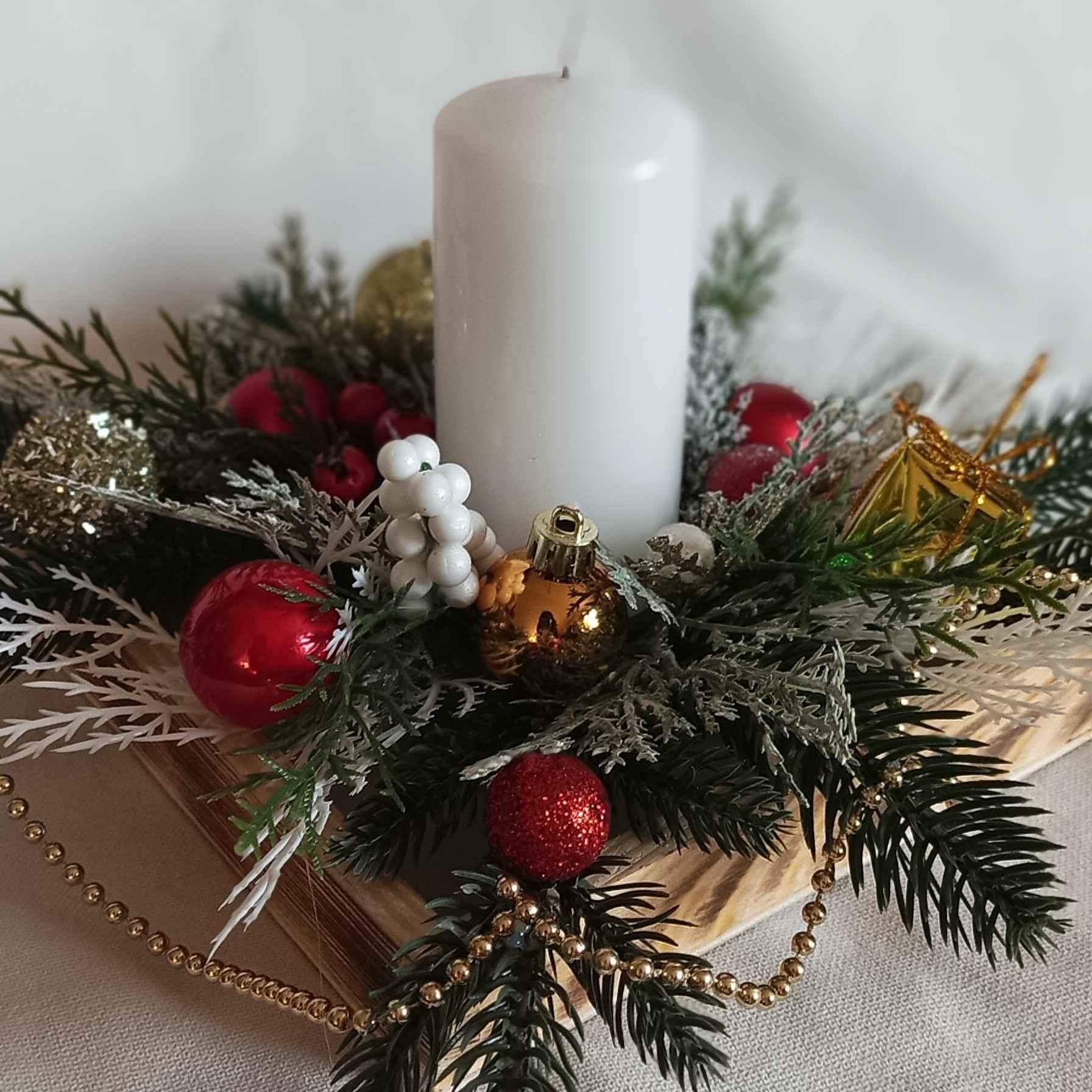 Stroik z białą świecą 6