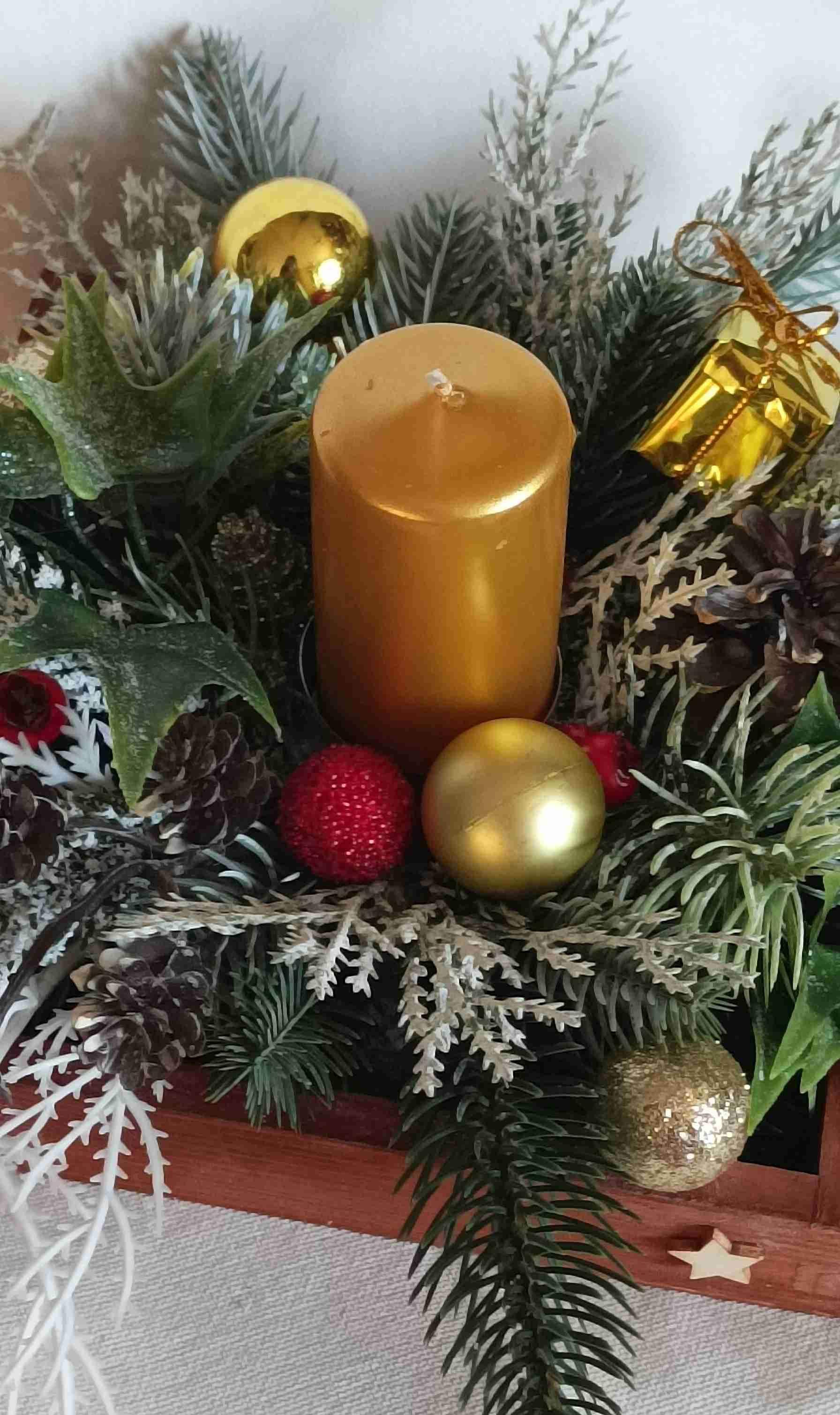 Stroik ze złotą świecą 6