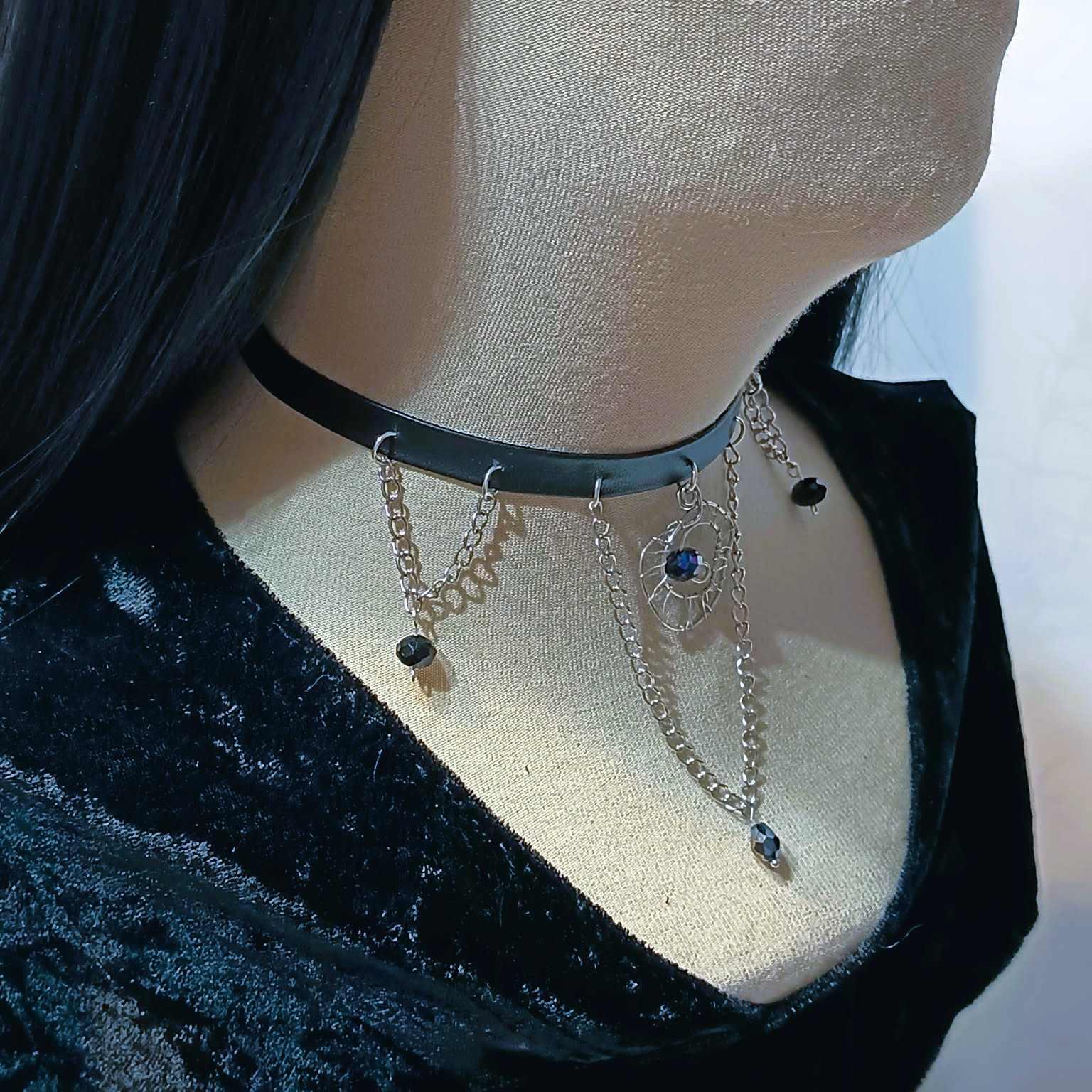 Choker w stylu gotyckim z kryształkami / Gothic-style choker with crystals #0033 1