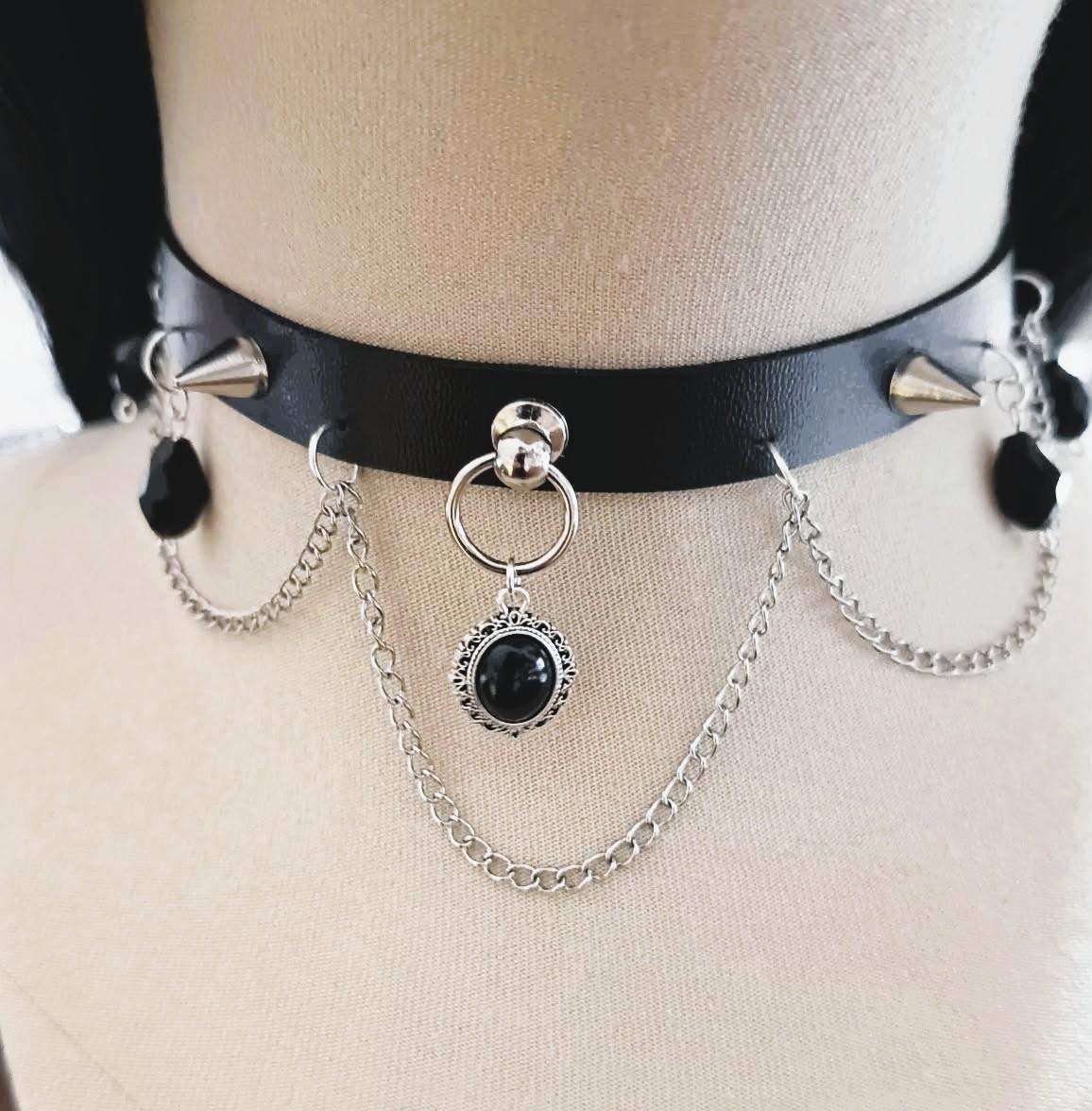 Choker w stylu gotyckim z czarnym kaboszonem i kryształowym i sopelkami  #0022