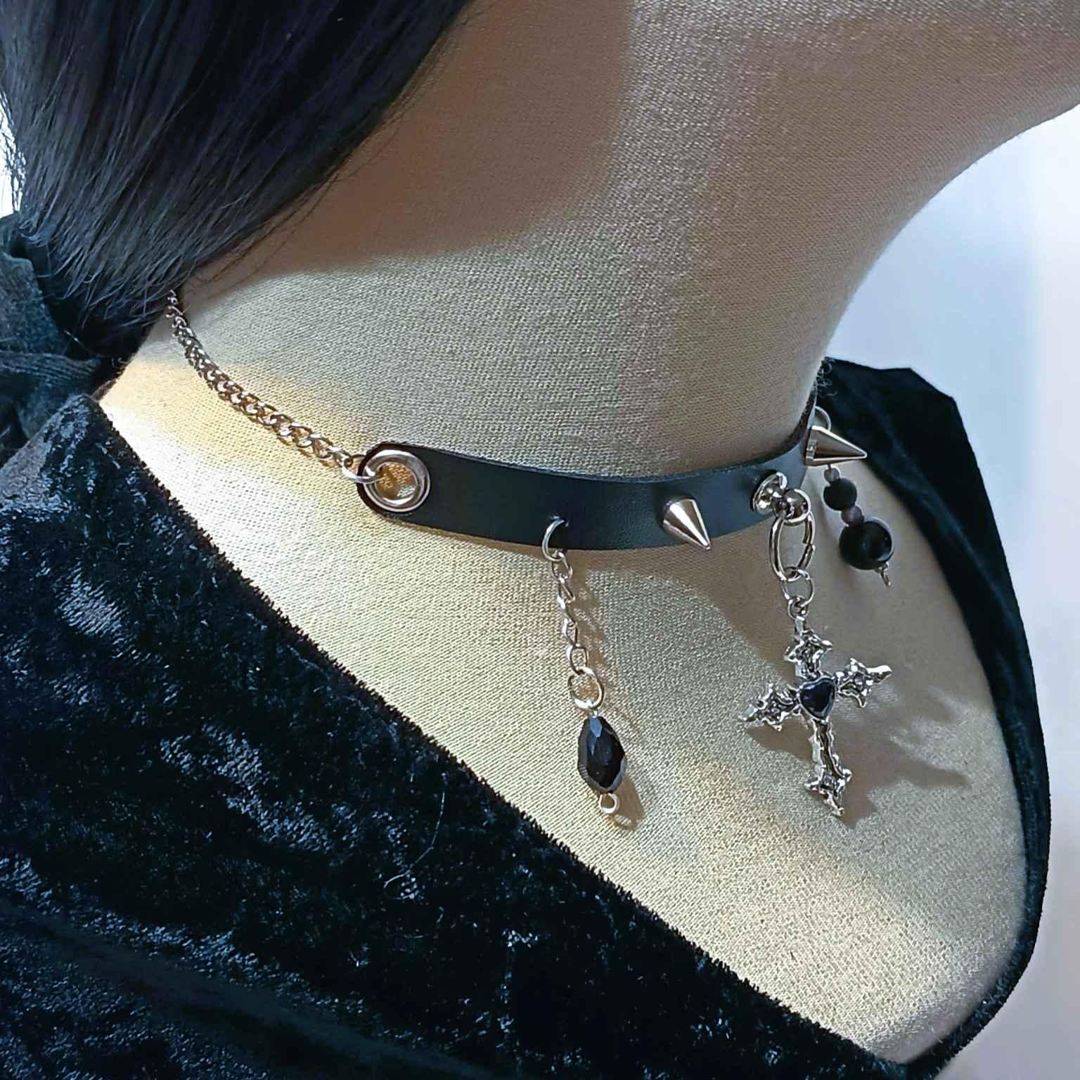 Choker w tylu gotycki z krzyżem / Gothic-style choker with a cross #0032 5