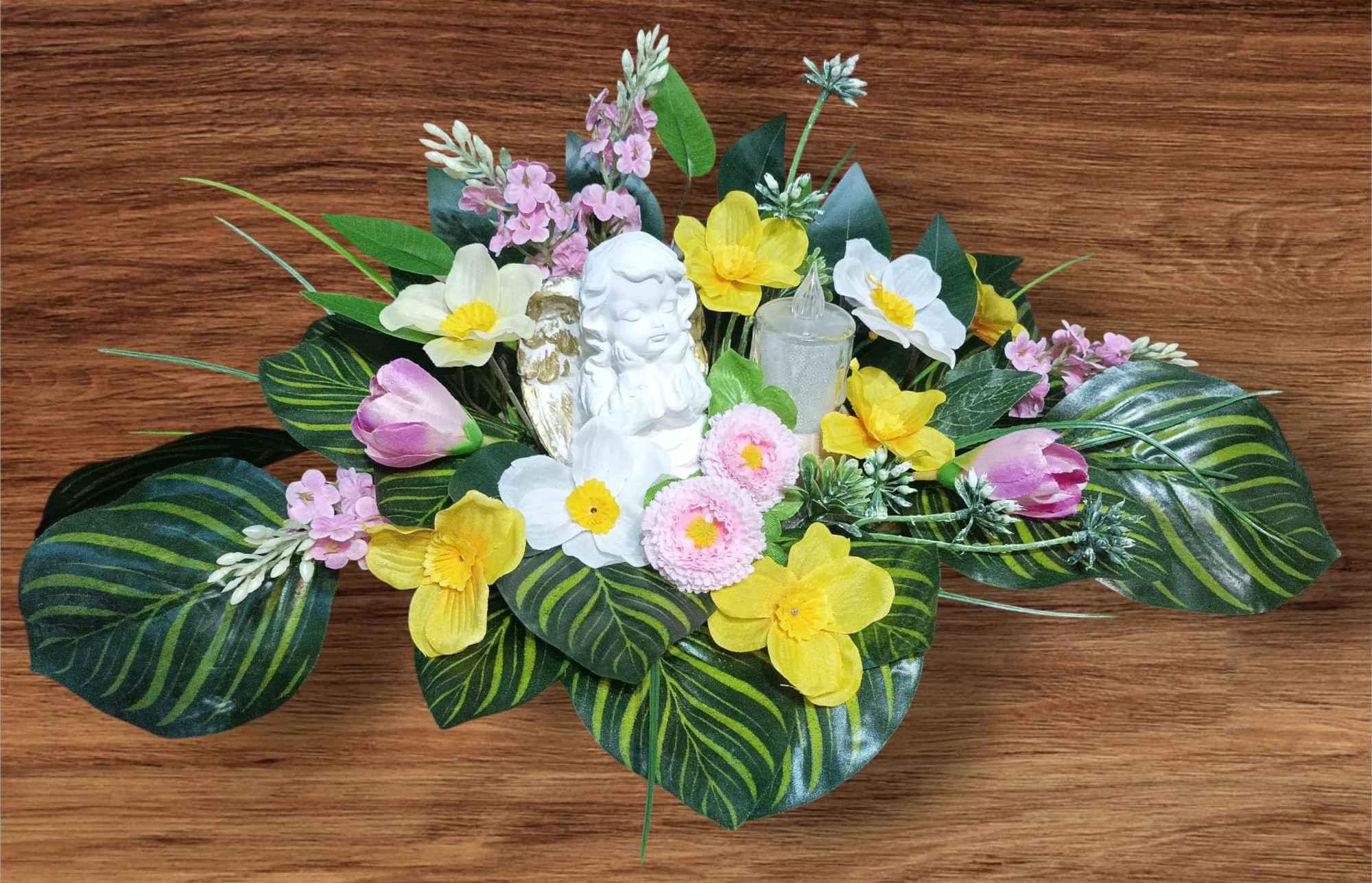 Dekoracja  kwiatowa z aniołkiem  #KNG006